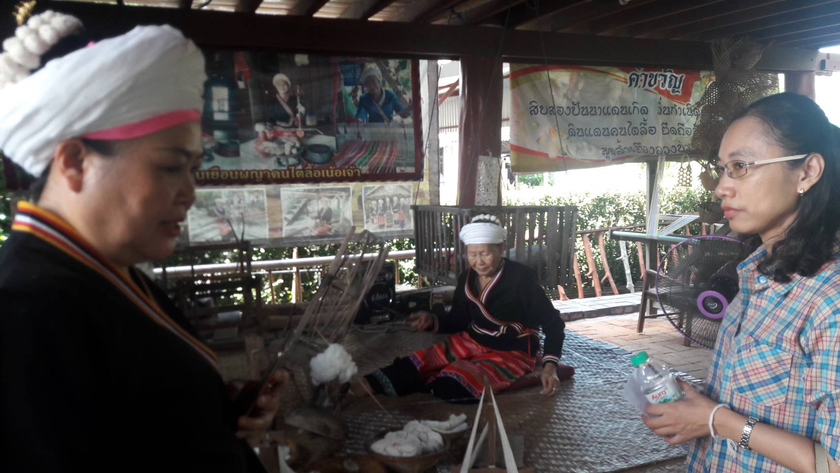 กองพัฒนาอุตสาหกรรมสร้างสรรค์ ศึกษาดูงานหมู่บ้านวัฒนธรรมล้านนาชุมชนไตลื้อบ้านลวงเหนือ ภายใต้กิจกรรมสร้างนักออกแบบผลิตภัณฑ์อุตสาหกรรม (Industrial Design) 