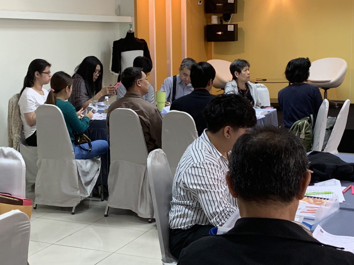 นางวันเพ็ญ รัตนกังวาล ผู้อำนวยการกองพัฒนาอุตสาหกรรมสร้างสรรค์  ให้เกียรติเป็นประธานในพิธีเปิดกิจกรรมการฝึกอบรมเชิงปฏิบัติการการจัดออกแบบตกแต่งร้านเชิงสร้างสรรค์ ณ อาคาร Thai-IDC คลองเตย กรุงเทพฯ