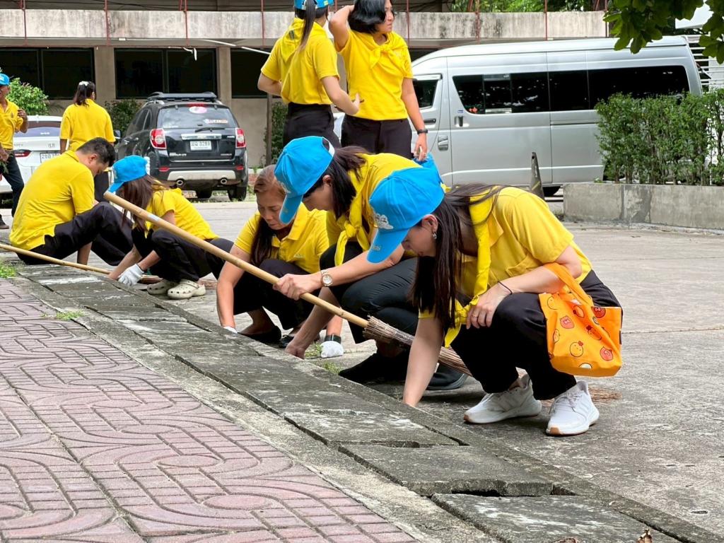 ผอ.กส.กสอ. นำทีมผู้บริหาร และเจ้าหน้าที่ กส.กสอ. ดำเนินกิจกรรม “กส.กสอ. ร่วมใจ พัฒนาพื้นที่ปฏิบัติงานให้ดีพร้อม”