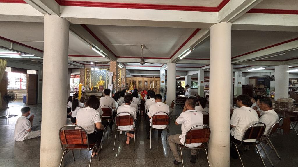 ผอ.กส.กสอ. นำทีมผู้บริหารและเจ้าหน้าที่ ดำเนินกิจกรรม “ส่งเสริมหลักธรรมทางศาสนาเสริมสร้างศรัทธา ชาว กส.กสอ”